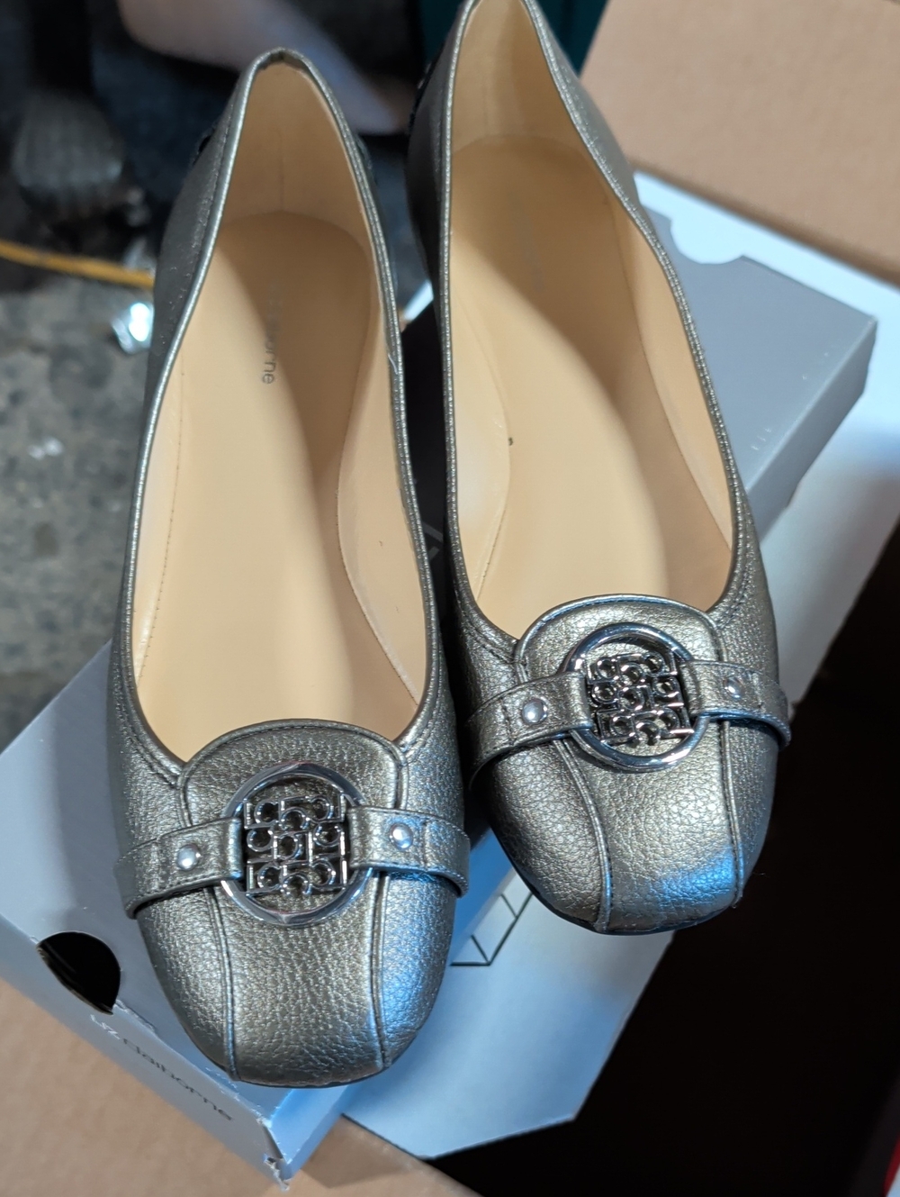 Liz Claiborne Metallic Pewter Women's Ballet Flats with Decorative Emblem NIB